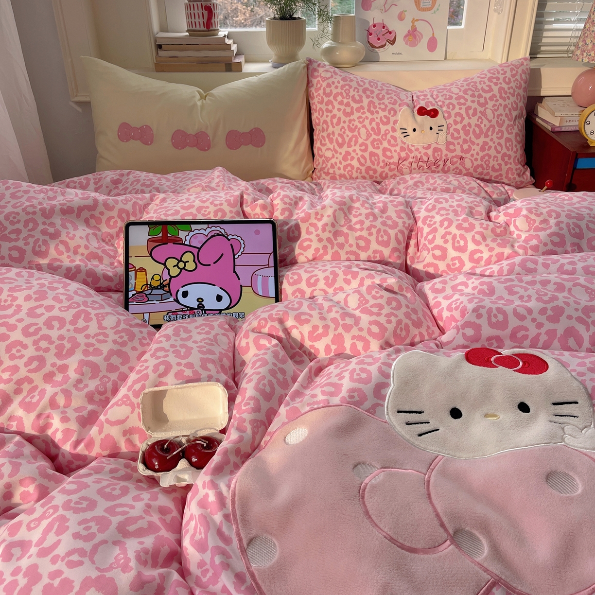 91家纺网 家纺一手货源 找家纺 贝扬思家纺 2026春夏新款云朵贴布绣绣花四件套 粉豹小猫