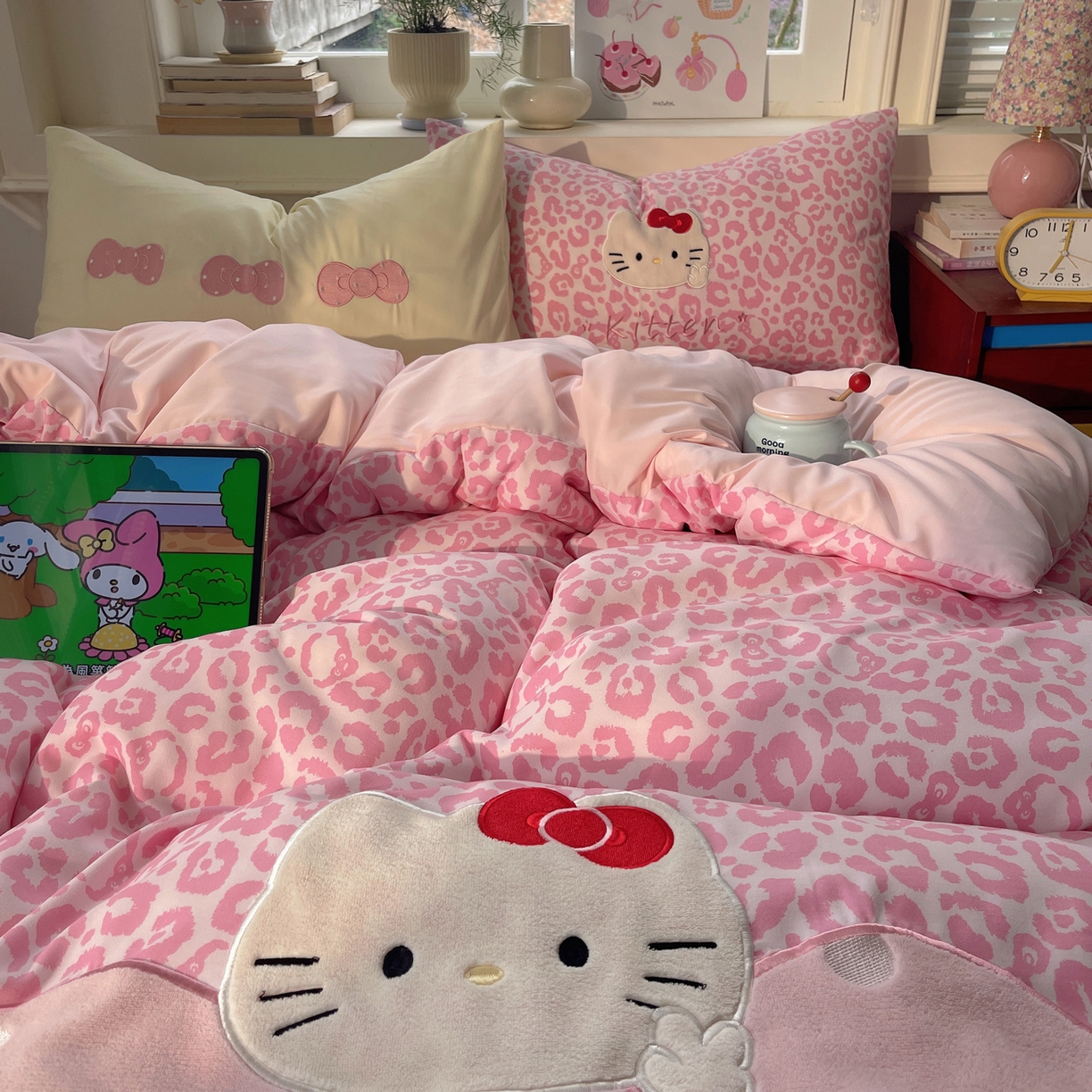 91家纺网 家纺一手货源 找家纺 贝扬思家纺 2026春夏新款云朵贴布绣绣花四件套 粉豹小猫