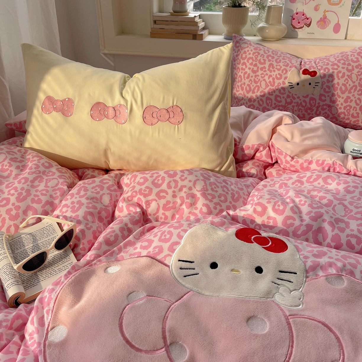 91家纺网 家纺一手货源 找家纺 贝扬思家纺 2026春夏新款云朵贴布绣绣花四件套 粉豹小猫