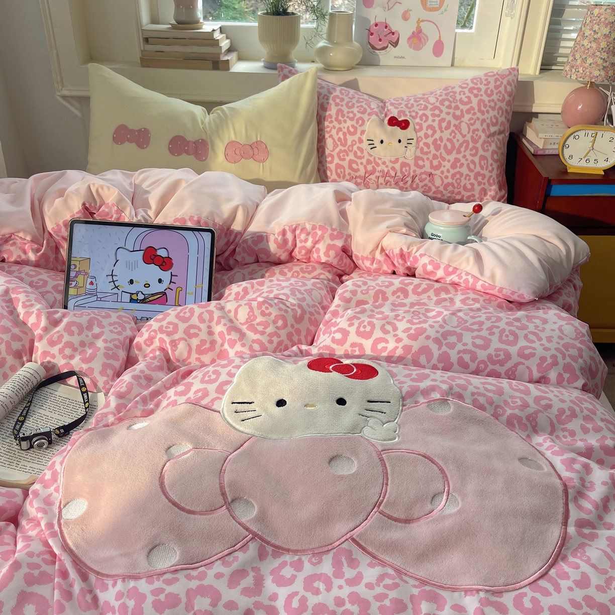 91家纺网 家纺一手货源 找家纺 贝扬思家纺 2026春夏新款云朵贴布绣绣花四件套 粉豹小猫