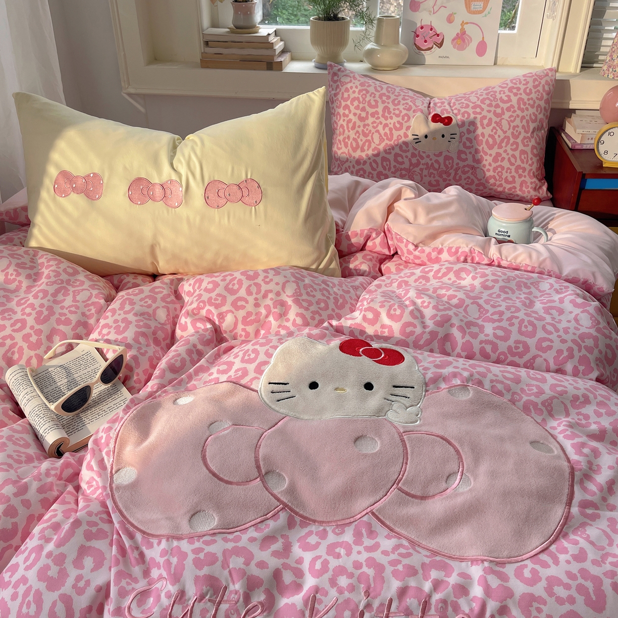 91家纺网 家纺一手货源 找家纺 贝扬思家纺 2026春夏新款云朵贴布绣绣花四件套 粉豹小猫