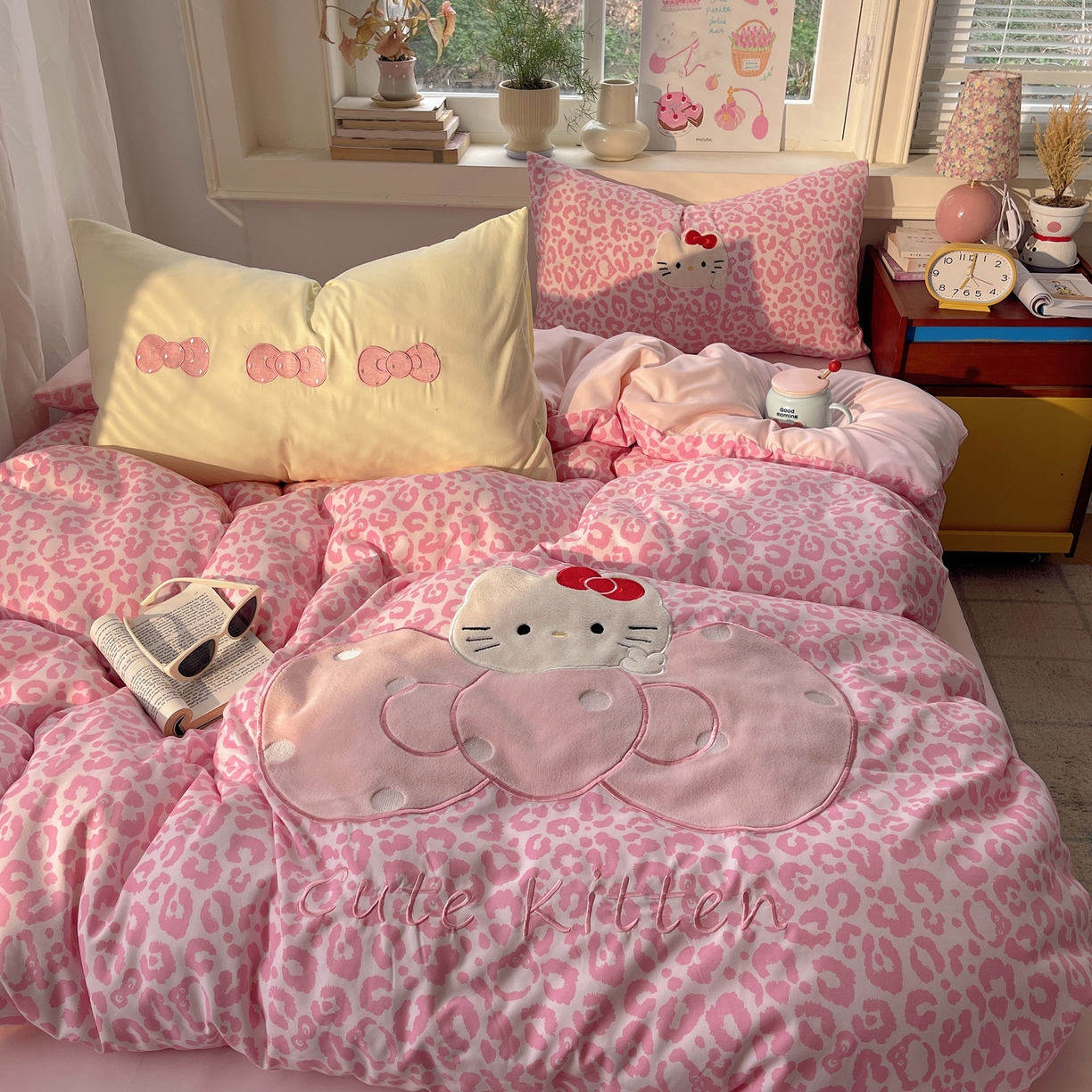 91家纺网 家纺一手货源 找家纺 贝扬思家纺 2026春夏新款云朵贴布绣绣花四件套 粉豹小猫