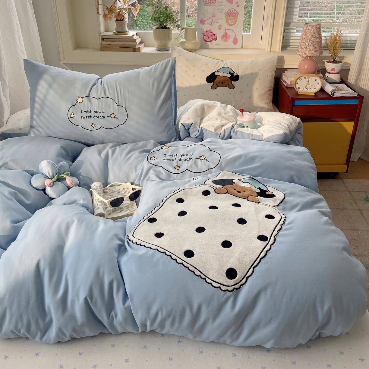 91家纺网 家纺一手货源 找家纺 贝扬思家纺 2026春夏新款云朵贴布绣绣花四件套 好梦小狗