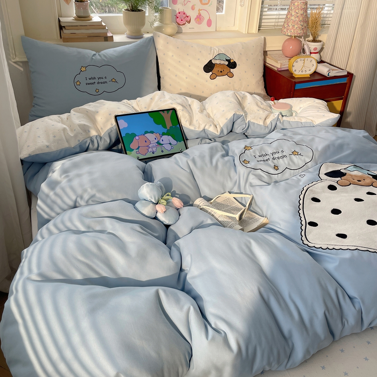 91家纺网 家纺一手货源 找家纺 贝扬思家纺 2026春夏新款云朵贴布绣绣花四件套 好梦小狗