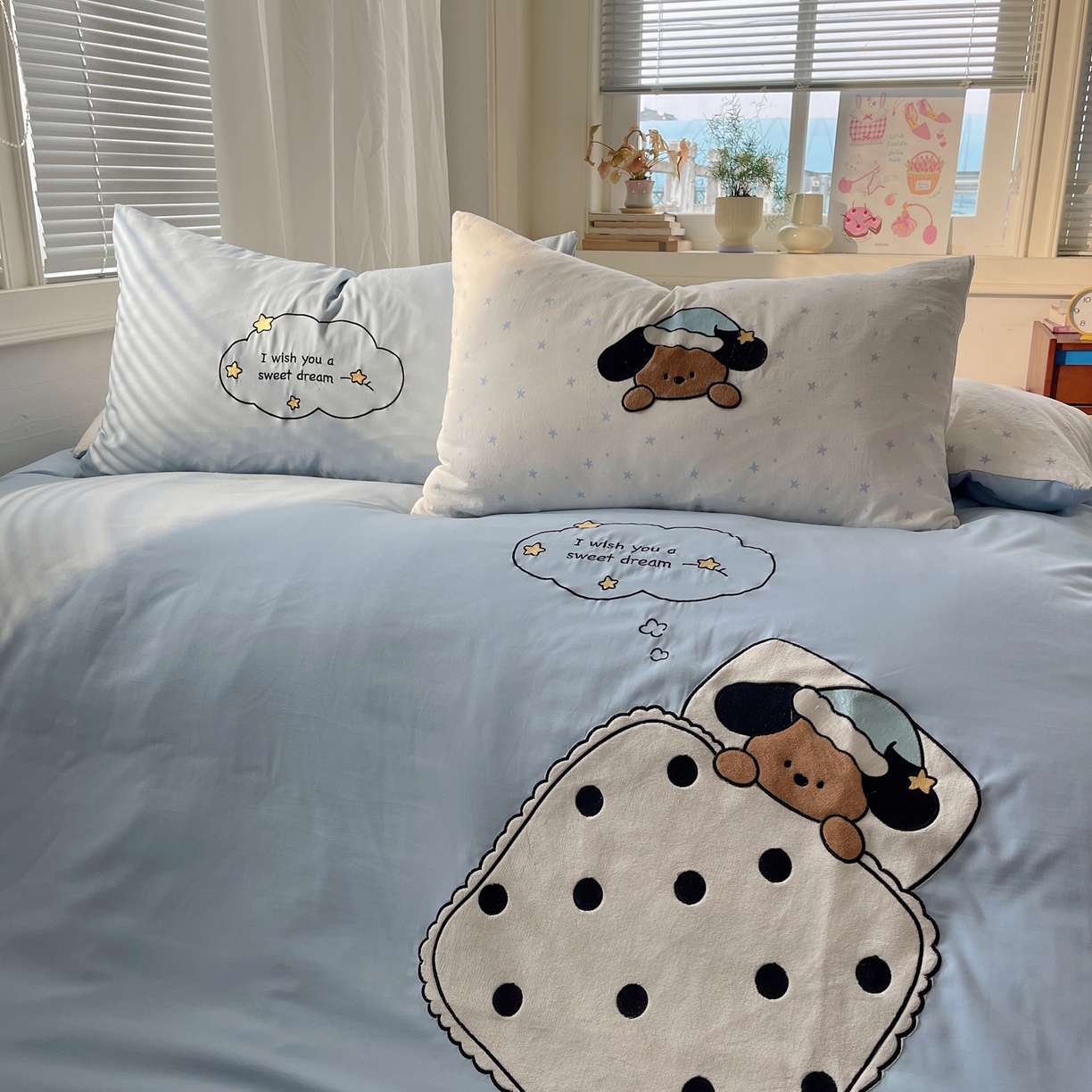 91家纺网 家纺一手货源 找家纺 贝扬思家纺 2026春夏新款云朵贴布绣绣花四件套 好梦小狗