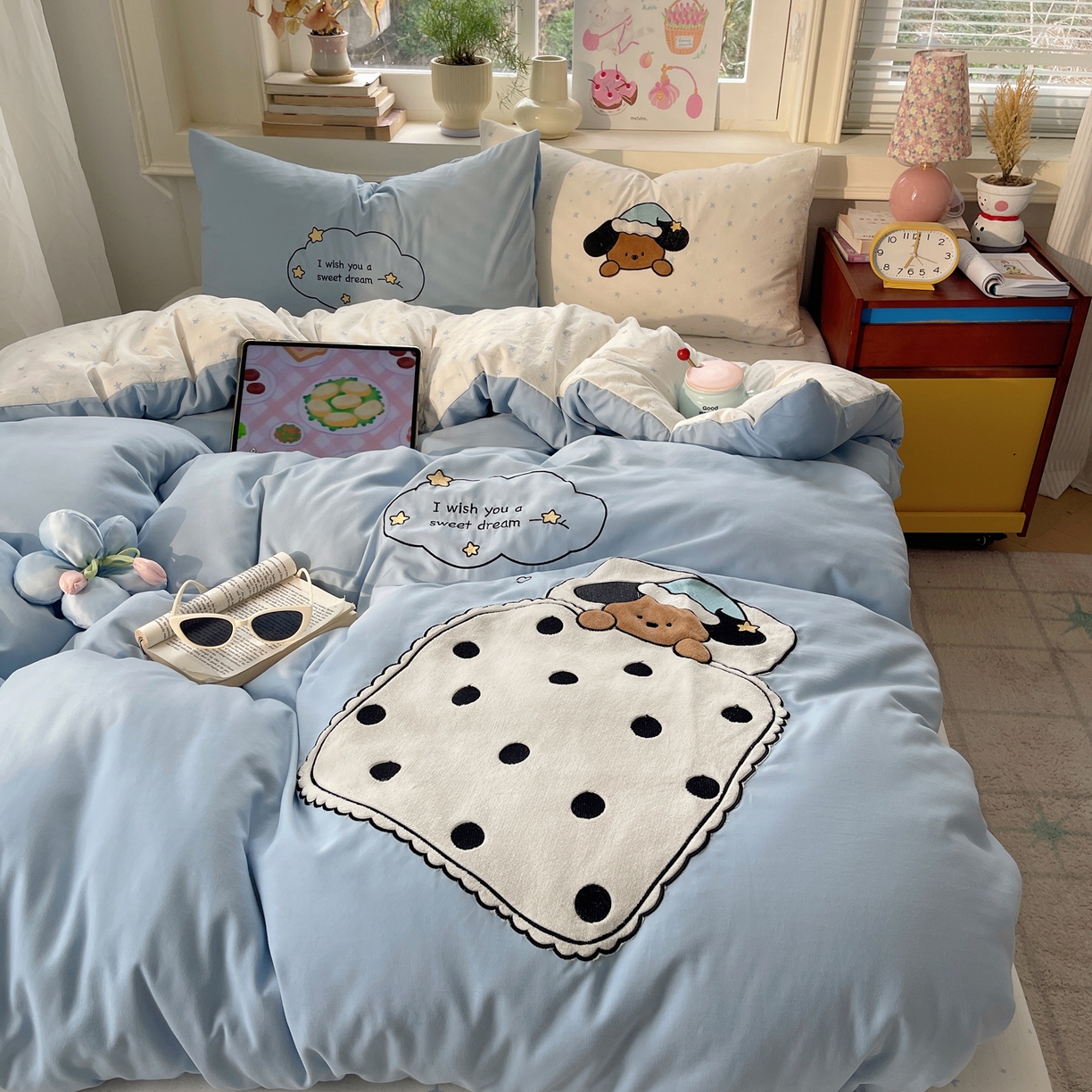 91家纺网 家纺一手货源 找家纺 贝扬思家纺 2026春夏新款云朵贴布绣绣花四件套 好梦小狗