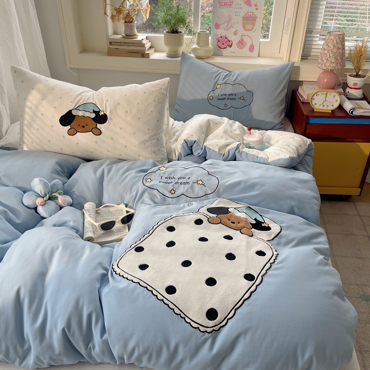 91家纺网 家纺一手货源 找家纺 贝扬思家纺 2026春夏新款云朵贴布绣绣花四件套 好梦小狗