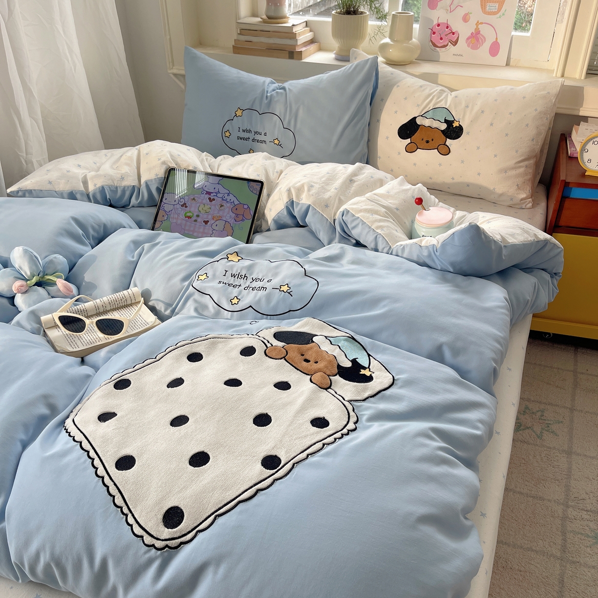 91家纺网 家纺一手货源 找家纺 贝扬思家纺 2026春夏新款云朵贴布绣绣花四件套 好梦小狗