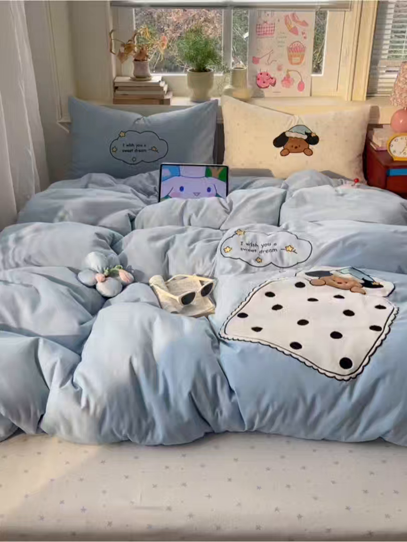 91家纺网 家纺一手货源 找家纺 贝扬思家纺 2026春夏新款云朵贴布绣绣花四件套 好梦小狗