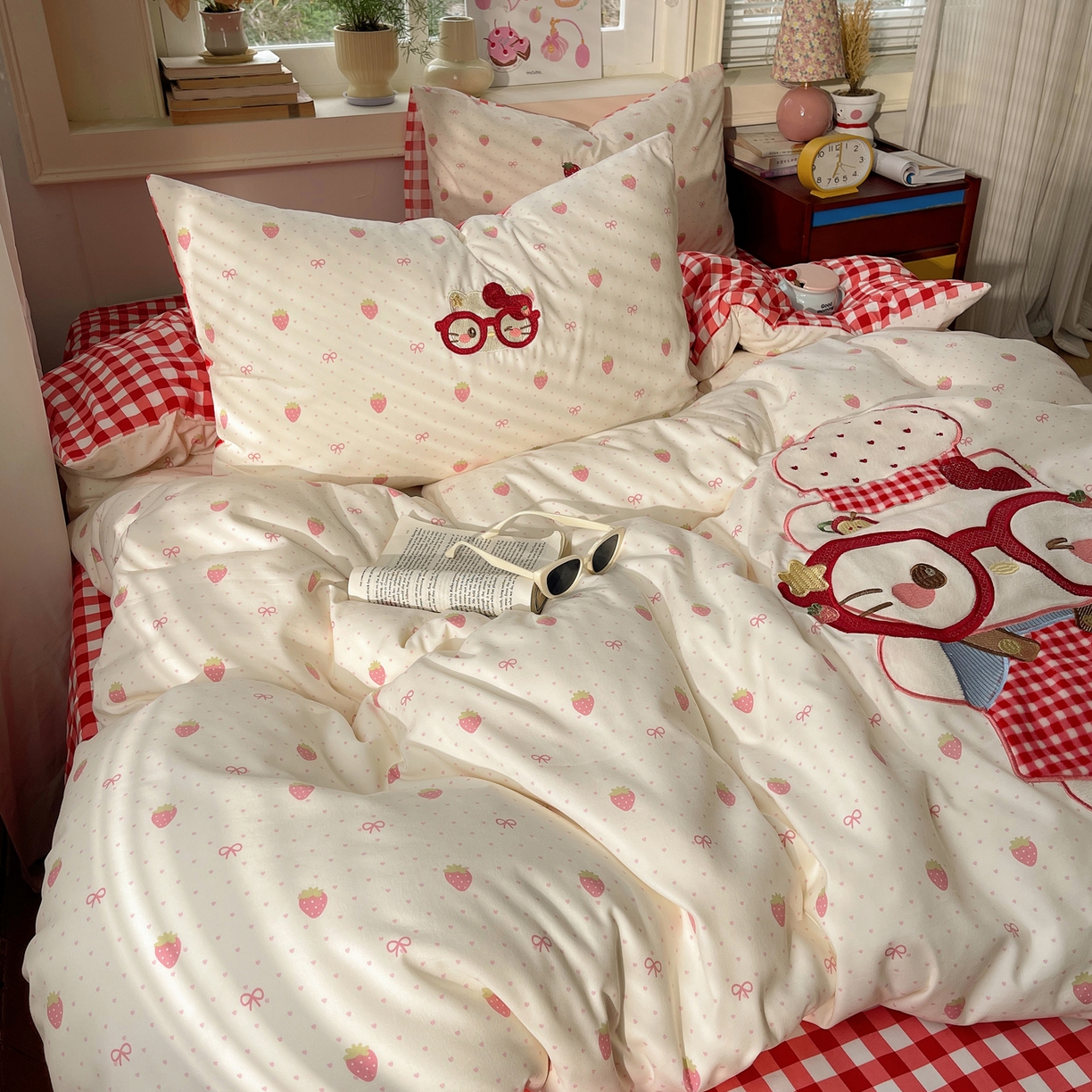 91家纺网 家纺一手货源 找家纺 贝扬思家纺 2026春夏新款云朵贴布绣绣花四件套 烘焙小猫