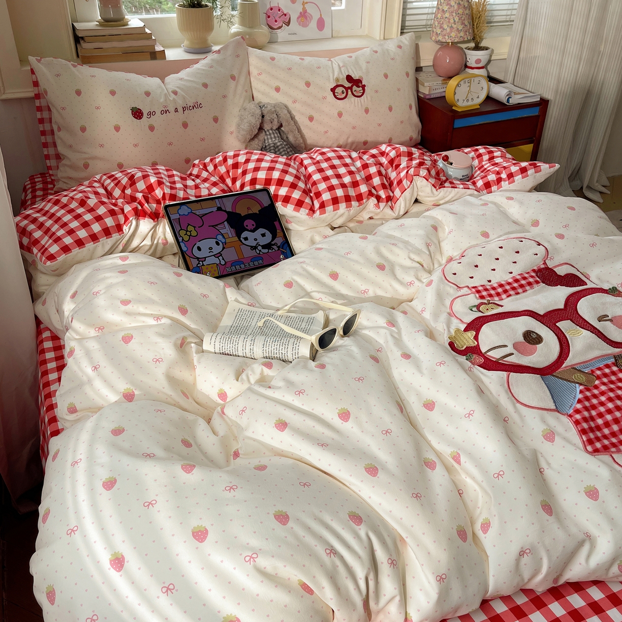 91家纺网 家纺一手货源 找家纺 贝扬思家纺 2026春夏新款云朵贴布绣绣花四件套 烘焙小猫