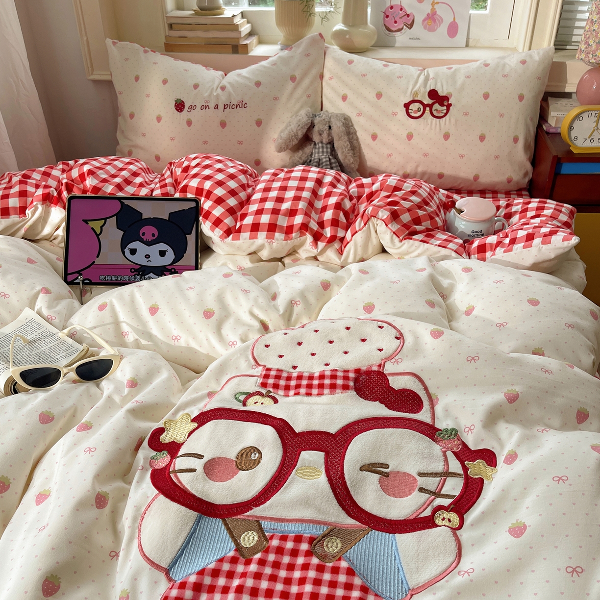 91家纺网 家纺一手货源 找家纺 贝扬思家纺 2026春夏新款云朵贴布绣绣花四件套 烘焙小猫