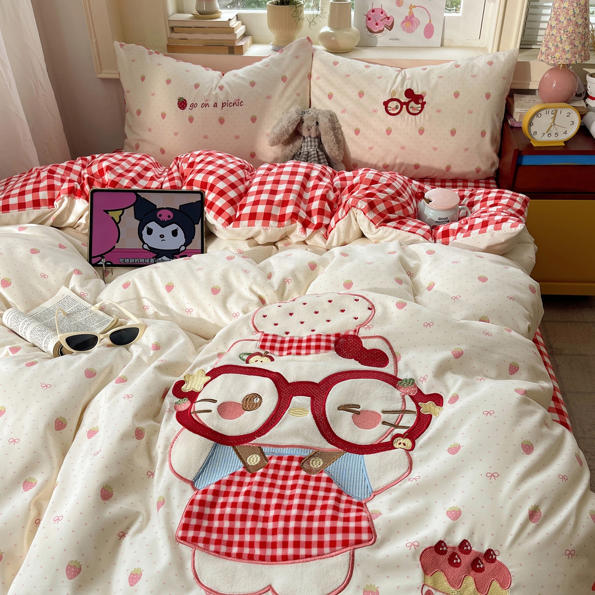 91家纺网 家纺一手货源 找家纺 贝扬思家纺 2026春夏新款云朵贴布绣绣花四件套 烘焙小猫