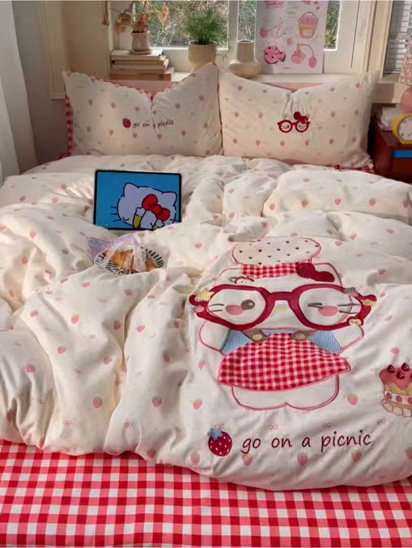 91家纺网 家纺一手货源 找家纺 贝扬思家纺 2026春夏新款云朵贴布绣绣花四件套 烘焙小猫