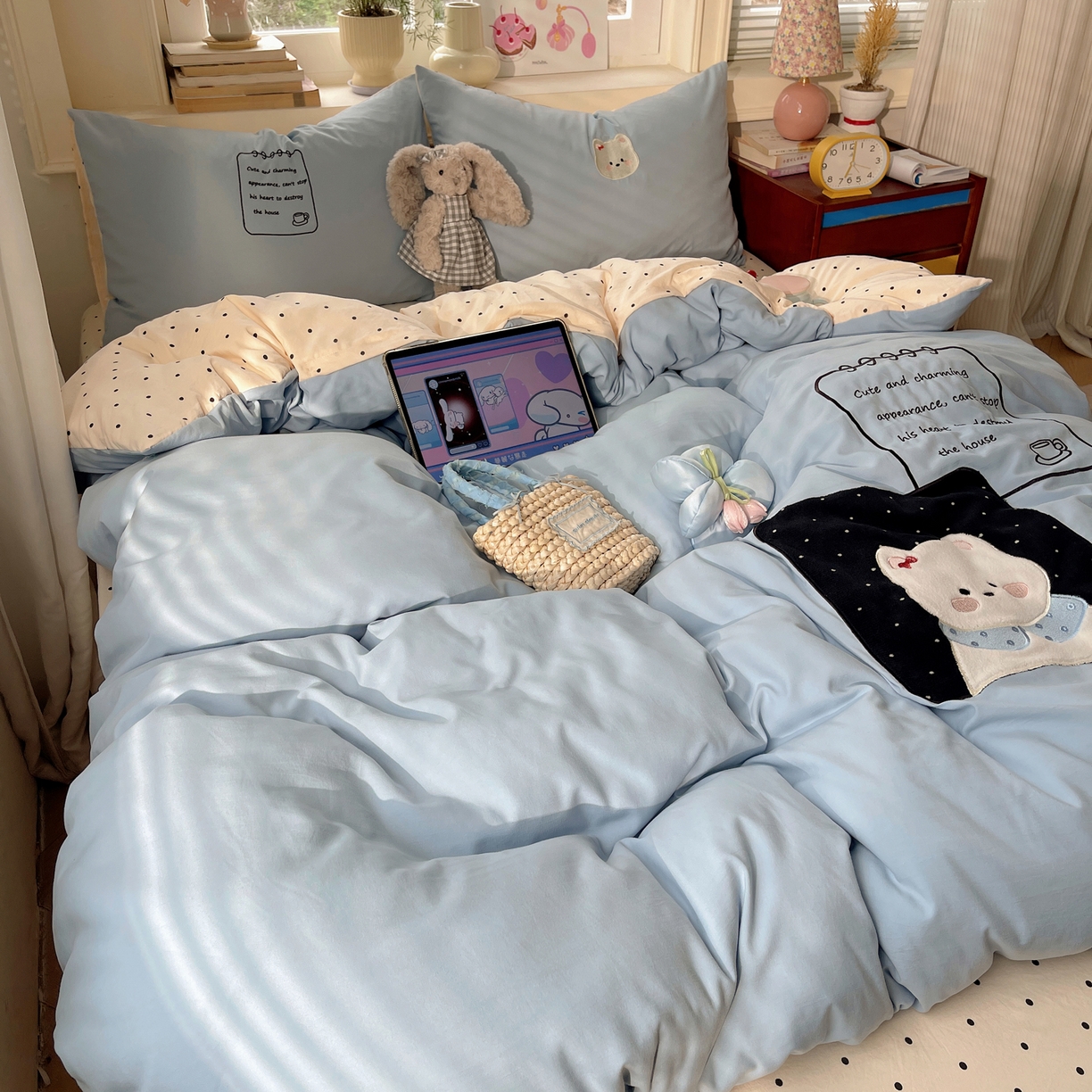 91家纺网 家纺一手货源 找家纺 贝扬思家纺 2026春夏新款云朵贴布绣绣花四件套 块块狗