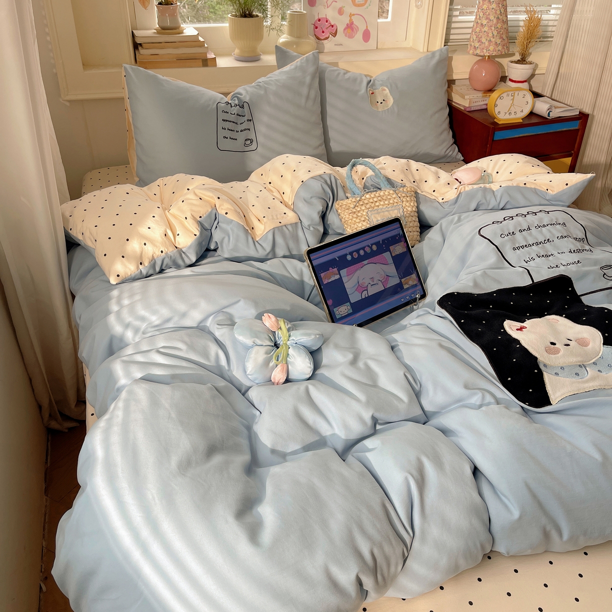 91家纺网 家纺一手货源 找家纺 贝扬思家纺 2026春夏新款云朵贴布绣绣花四件套 块块狗