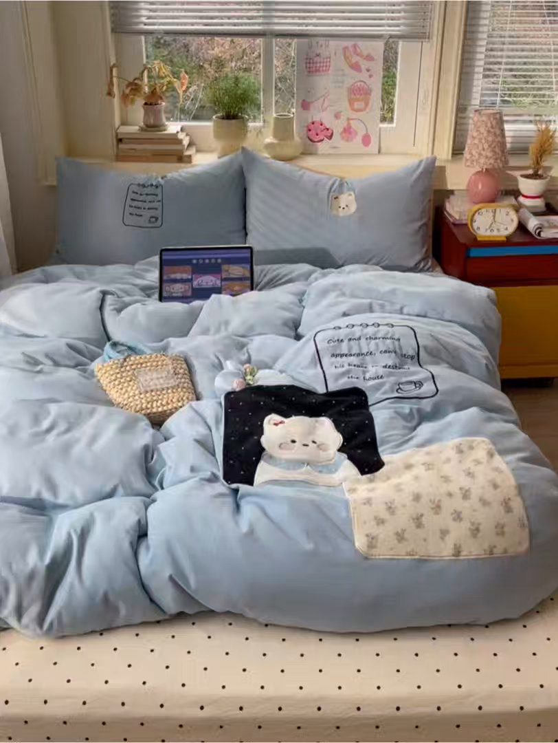 91家纺网 家纺一手货源 找家纺 贝扬思家纺 2026春夏新款云朵贴布绣绣花四件套 块块狗