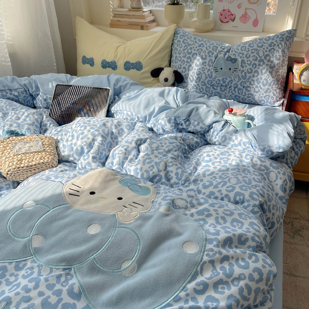 91家纺网 家纺一手货源 找家纺 贝扬思家纺 2026春夏新款云朵贴布绣绣花四件套 蓝豹猫咪