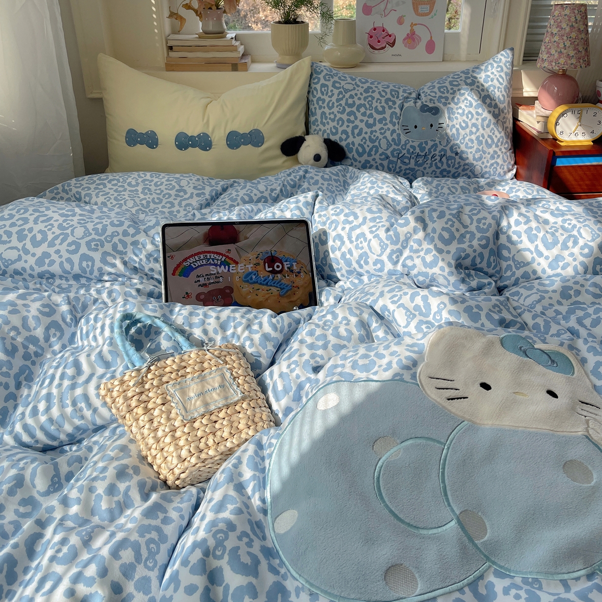 91家纺网 家纺一手货源 找家纺 贝扬思家纺 2026春夏新款云朵贴布绣绣花四件套 蓝豹猫咪