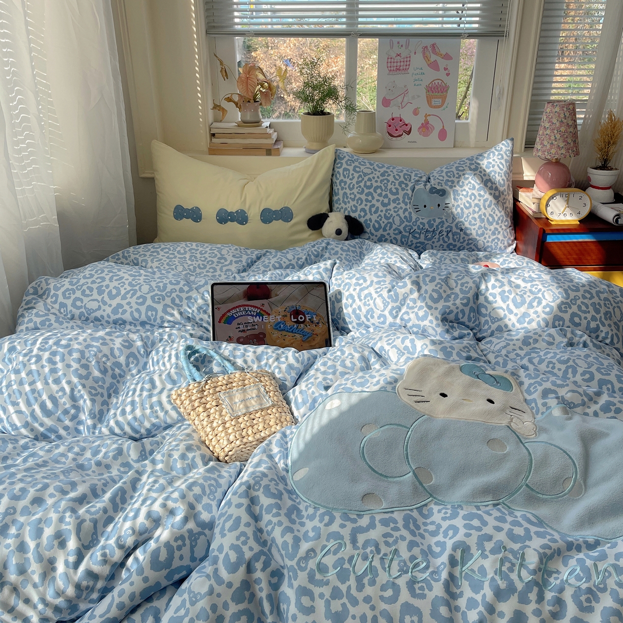 91家纺网 家纺一手货源 找家纺 贝扬思家纺 2026春夏新款云朵贴布绣绣花四件套 蓝豹猫咪