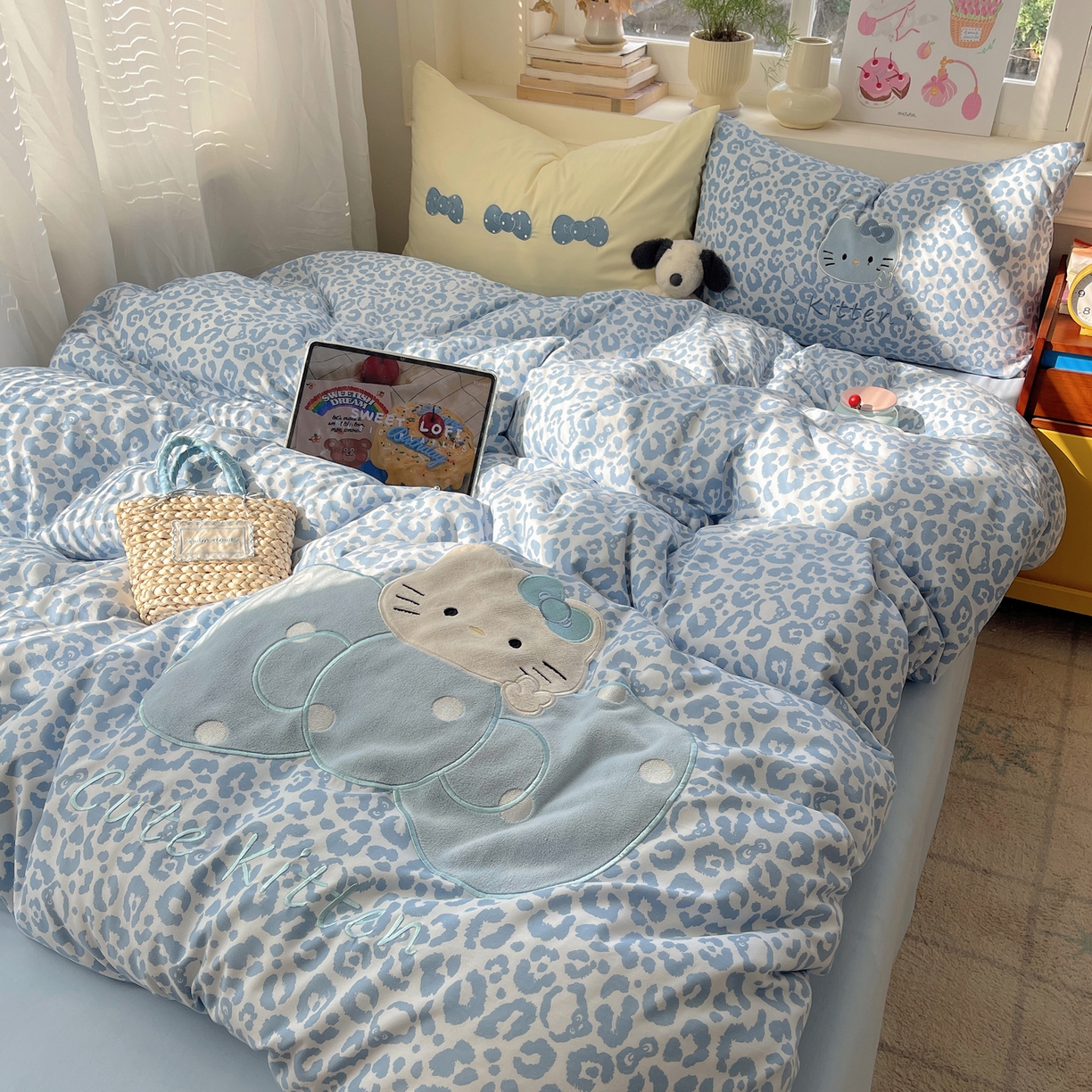 91家纺网 家纺一手货源 找家纺 贝扬思家纺 2026春夏新款云朵贴布绣绣花四件套 蓝豹猫咪