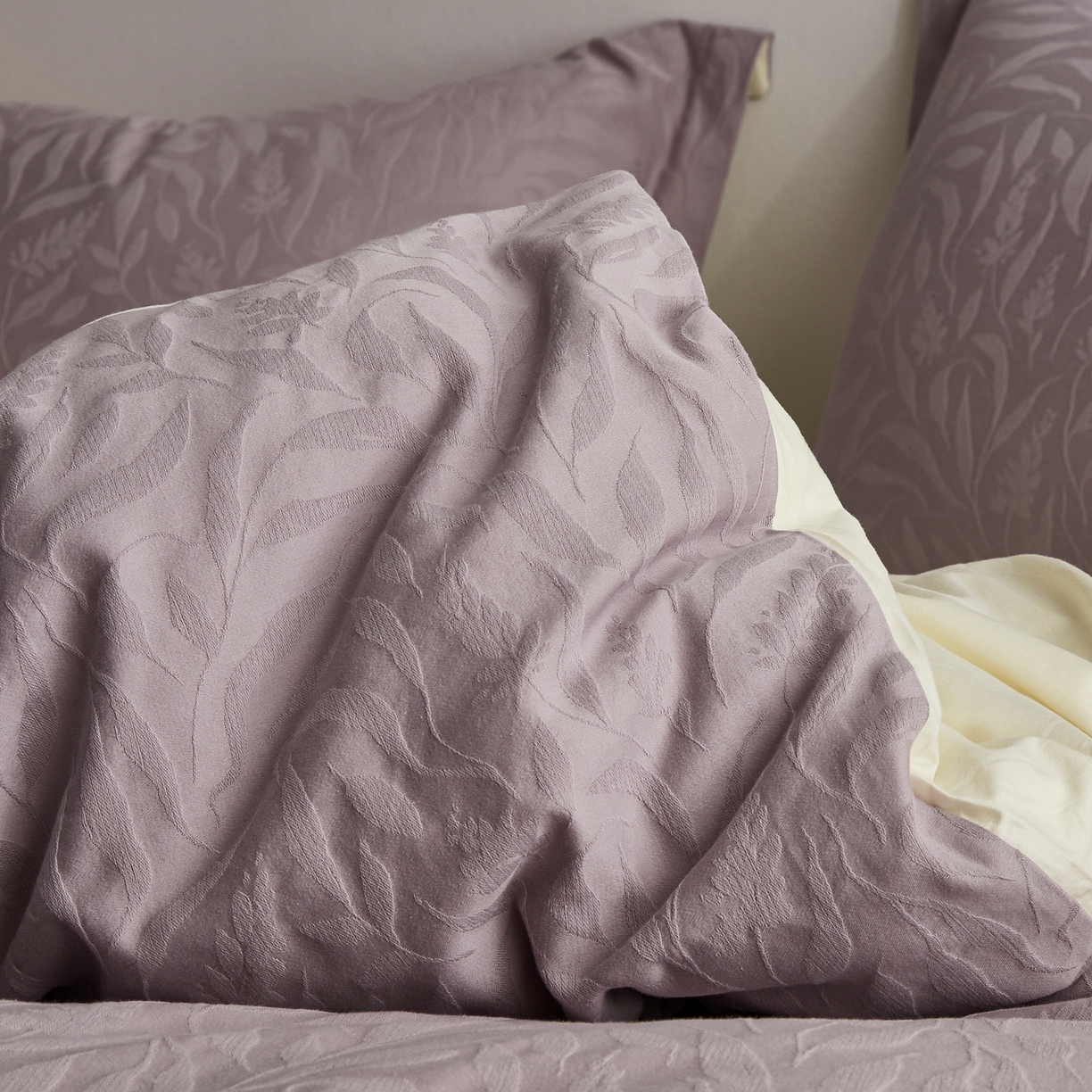 91家纺网 家纺一手货源 找家纺 顾家家居 2026新款AB面全棉厚织提花四件套 叶韵-雾紫