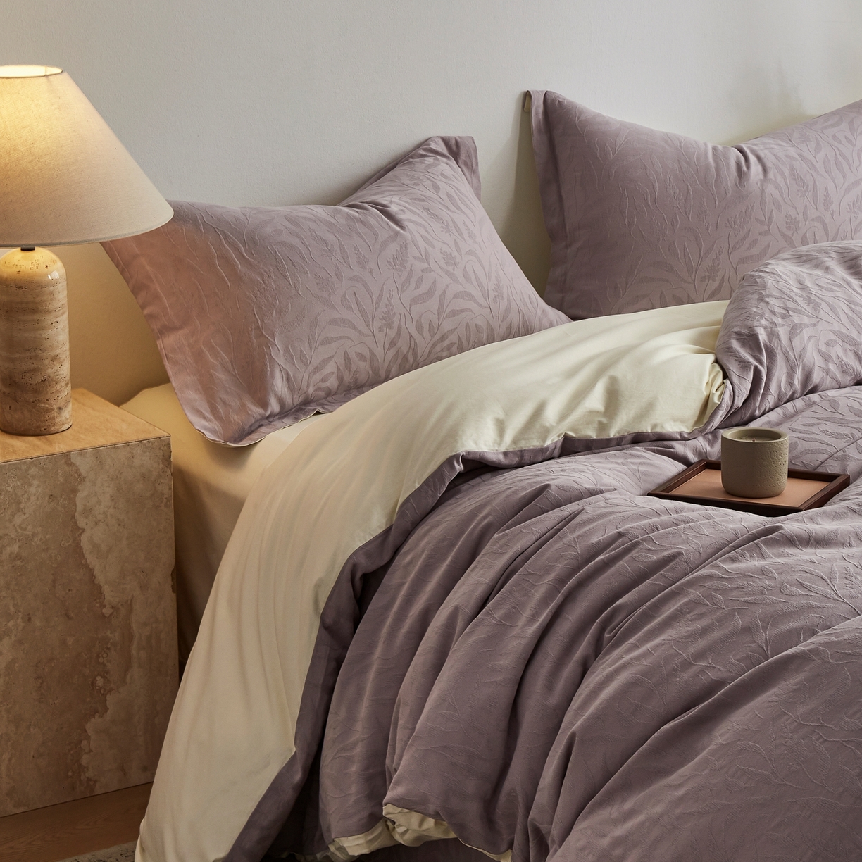 91家纺网 家纺一手货源 找家纺 顾家家居 2026新款AB面全棉厚织提花四件套 叶韵-雾紫