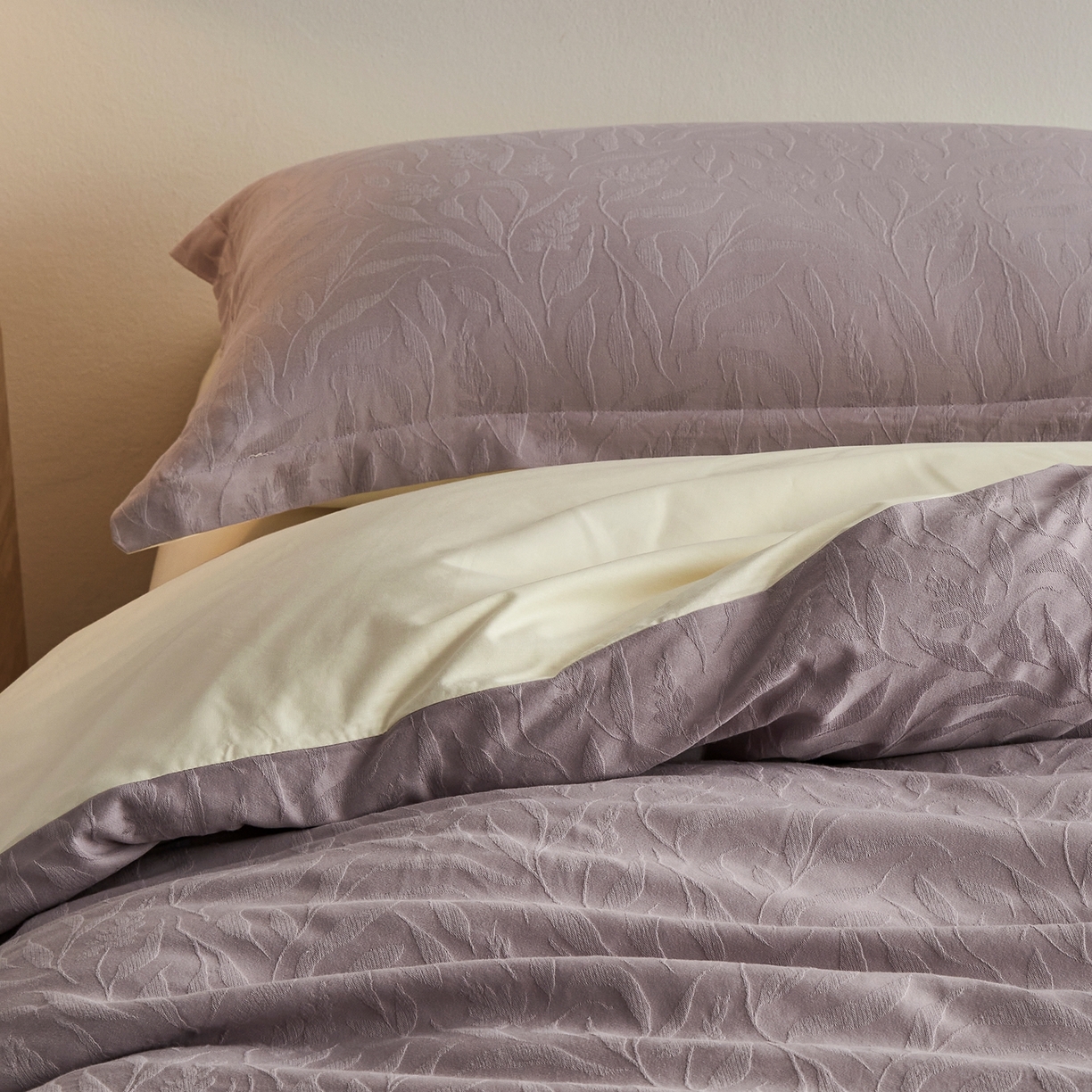 91家纺网 家纺一手货源 找家纺 顾家家居 2026新款AB面全棉厚织提花四件套 叶韵-雾紫