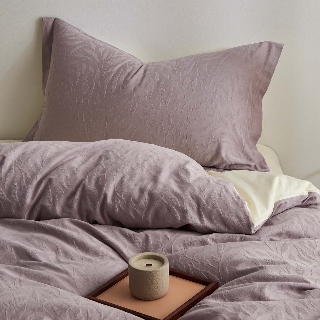 91家纺网 家纺一手货源 找家纺 顾家家居 2026新款AB面全棉厚织提花四件套 叶韵-雾紫