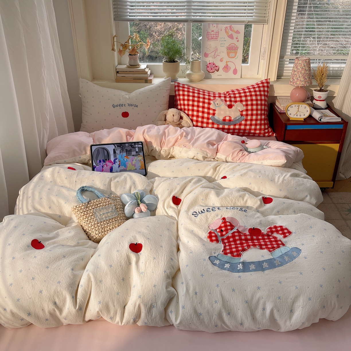 贝扬思家纺 2026春夏新款云朵贴布绣绣花四件套 苹果马