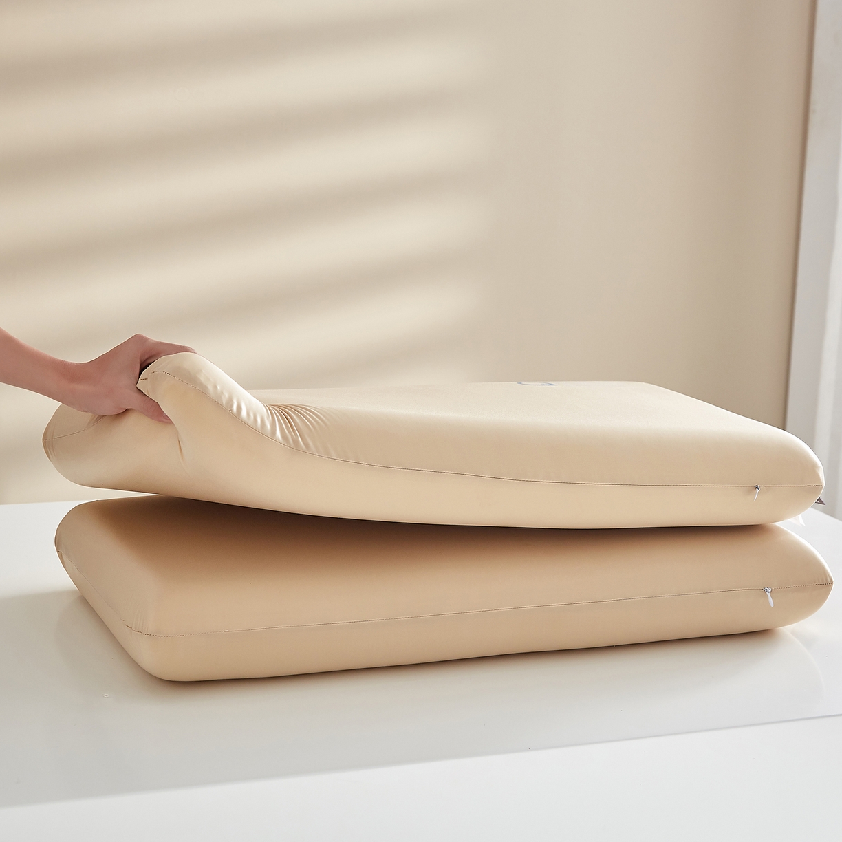 91家纺网 家纺一手货源 找家纺 （总）云梦枕居 2026新款零压助眠深睡水光枕慢回弹记忆枕头枕芯 酒店面包枕