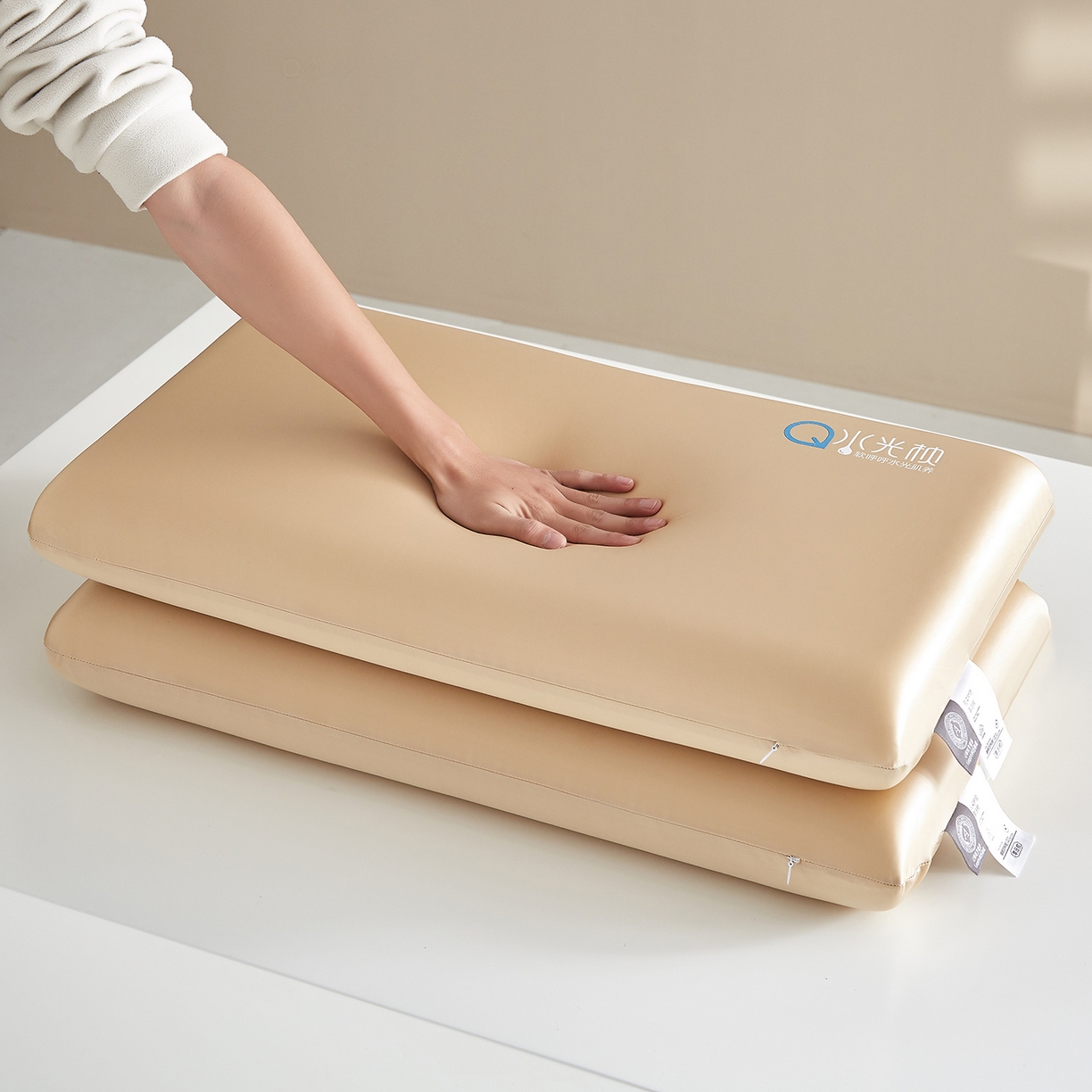 91家纺网 家纺一手货源 找家纺 （总）云梦枕居 2026新款零压助眠深睡水光枕慢回弹记忆枕头枕芯 酒店面包枕