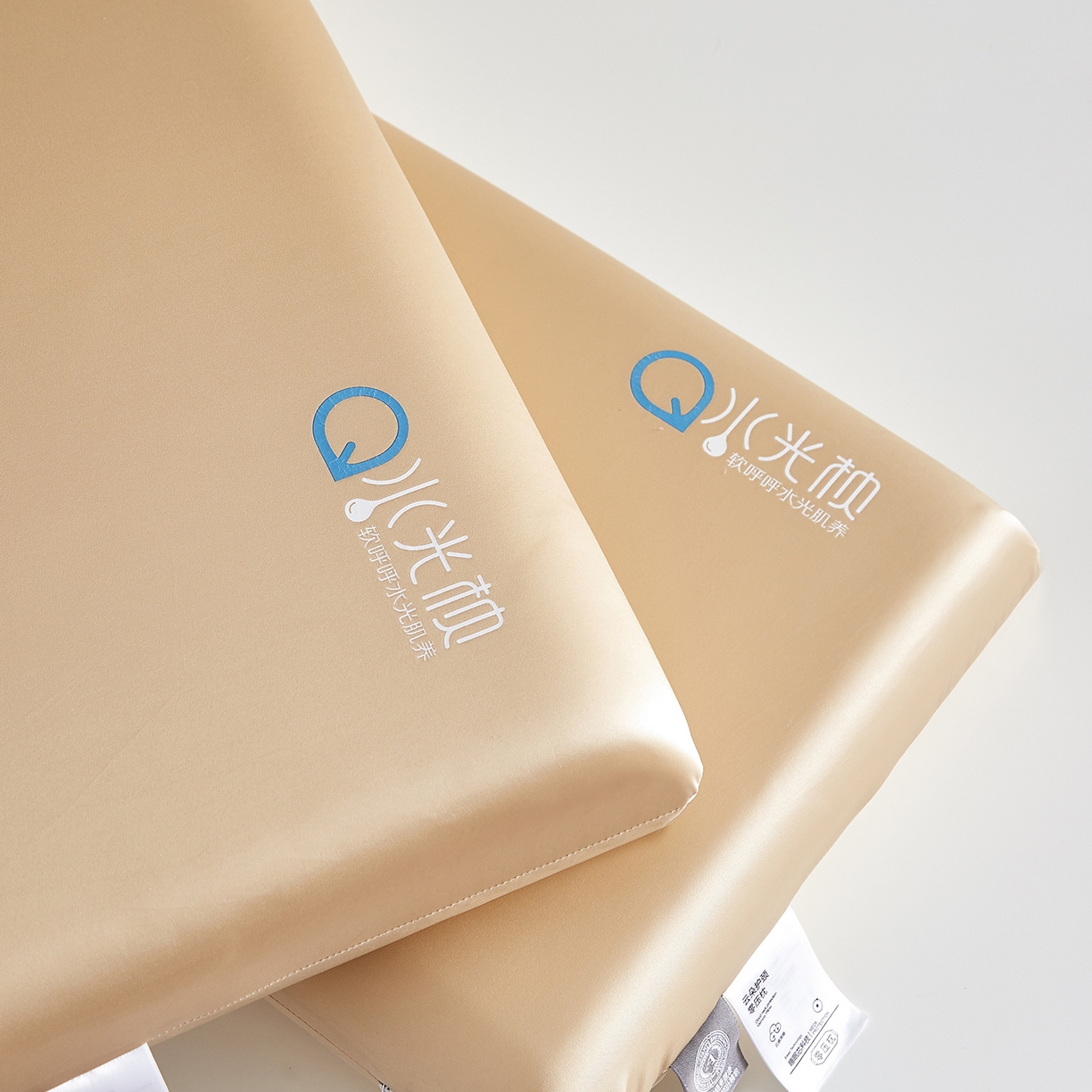 91家纺网 家纺一手货源 找家纺 （总）云梦枕居 2026新款零压助眠深睡水光枕慢回弹记忆枕头枕芯 酒店面包枕