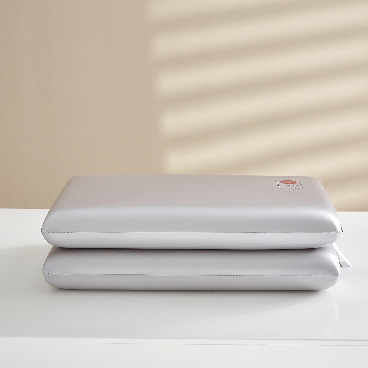 91家纺网 家纺一手货源 找家纺 云梦枕居 2026新款零压助眠深睡水光枕慢回弹记忆枕头枕芯 酒店面包枕 气质灰