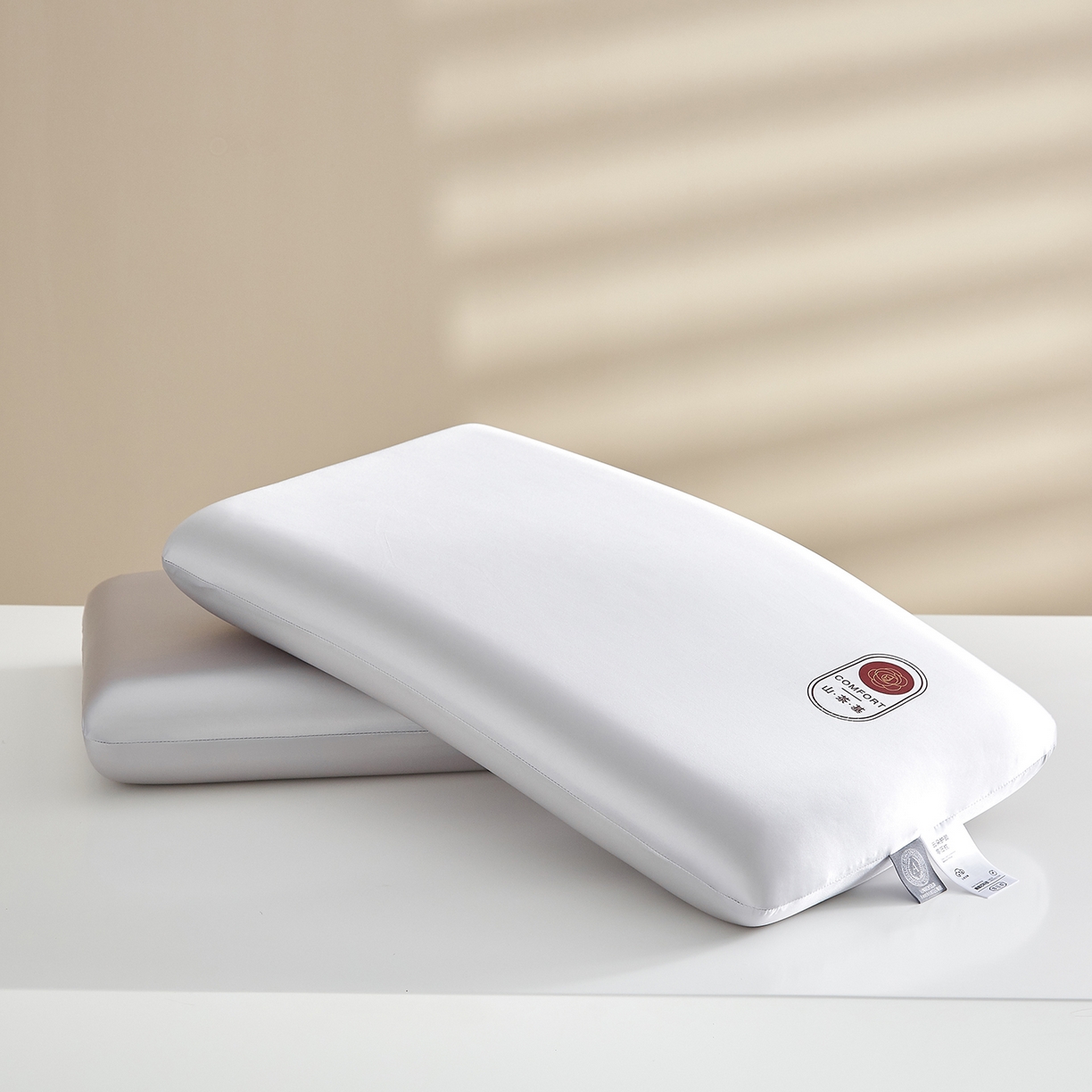 91家纺网 家纺一手货源 找家纺 云梦枕居 2026新款零压助眠深睡水光枕慢回弹记忆枕头枕芯 酒店面包枕 气质灰