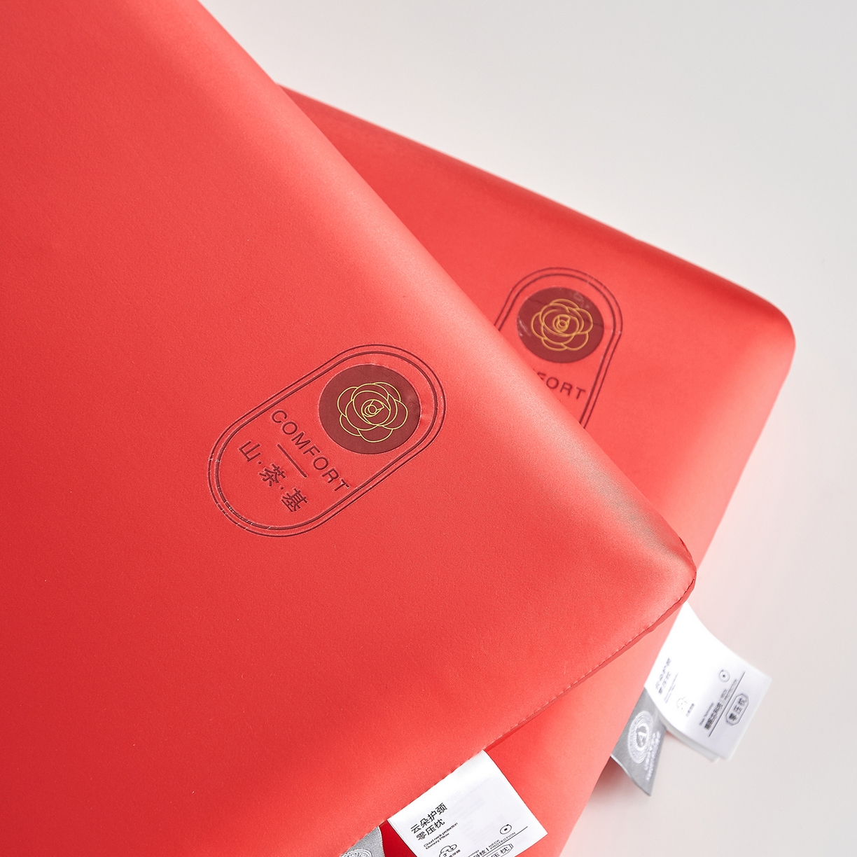 91家纺网 家纺一手货源 找家纺 云梦枕居 2026新款零压助眠深睡水光枕慢回弹记忆枕头枕芯 酒店面包枕 雅致红