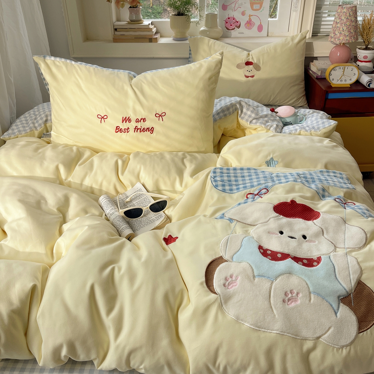 91家纺网 家纺一手货源 找家纺 贝扬思家纺 2026春夏新款云朵贴布绣绣花四件套 秋千小白