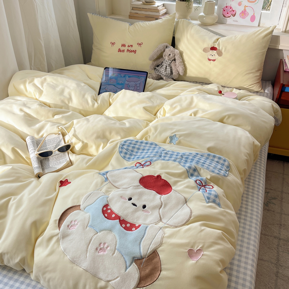 91家纺网 家纺一手货源 找家纺 贝扬思家纺 2026春夏新款云朵贴布绣绣花四件套 秋千小白