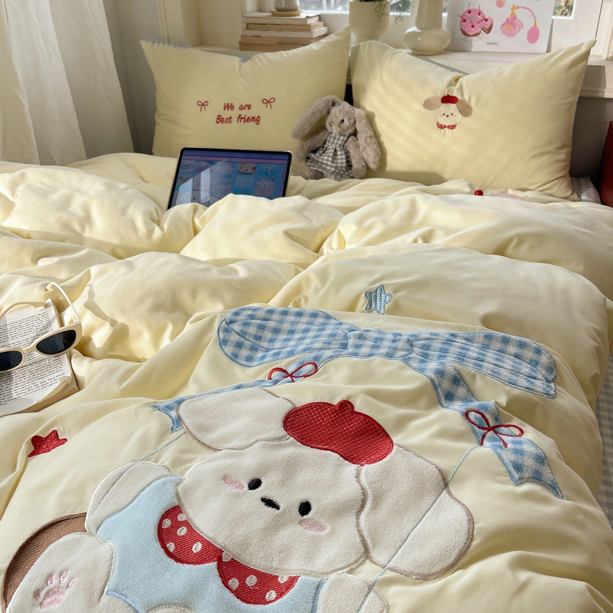 91家纺网 家纺一手货源 找家纺 贝扬思家纺 2026春夏新款云朵贴布绣绣花四件套 秋千小白