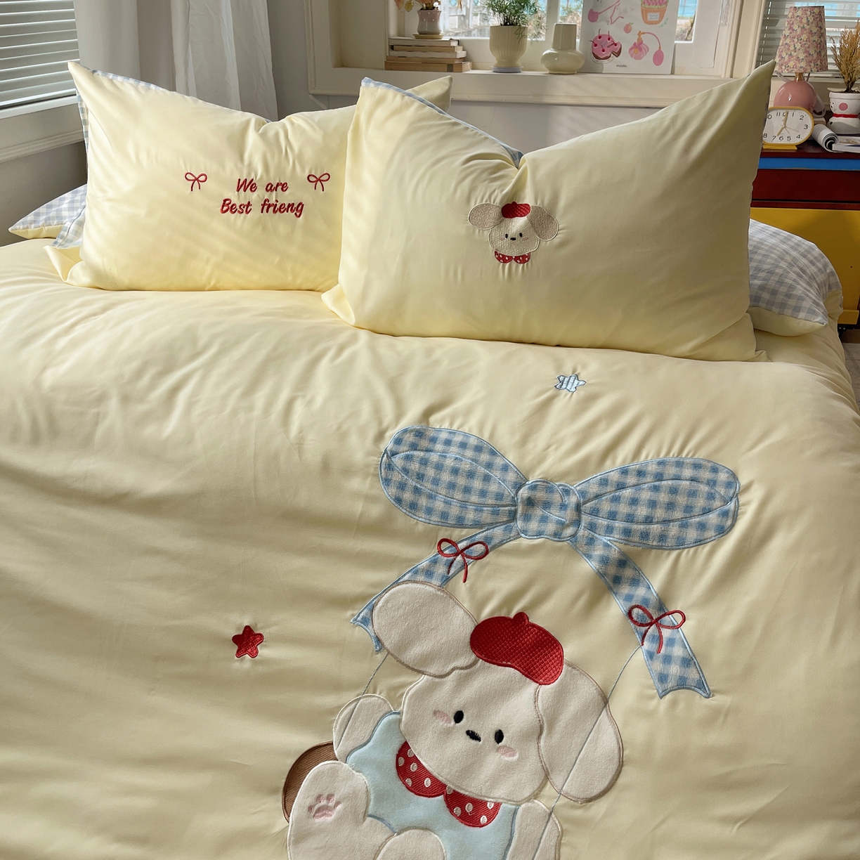 91家纺网 家纺一手货源 找家纺 贝扬思家纺 2026春夏新款云朵贴布绣绣花四件套 秋千小白