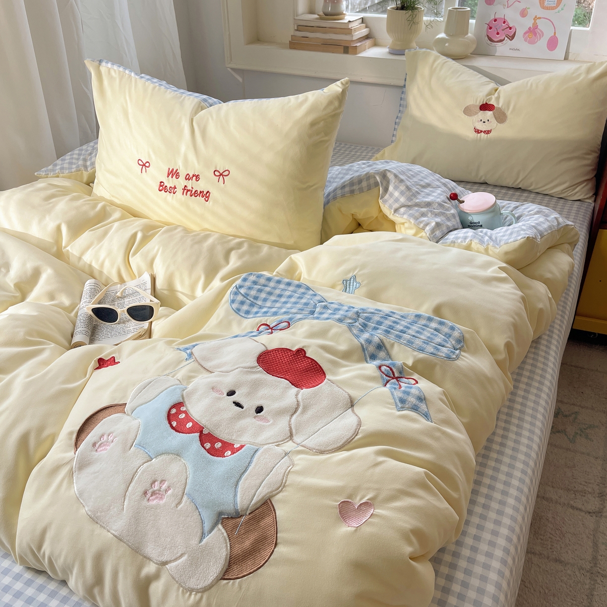 91家纺网 家纺一手货源 找家纺 贝扬思家纺 2026春夏新款云朵贴布绣绣花四件套 秋千小白