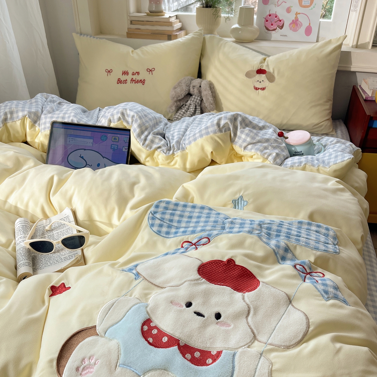 91家纺网 家纺一手货源 找家纺 贝扬思家纺 2026春夏新款云朵贴布绣绣花四件套 秋千小白