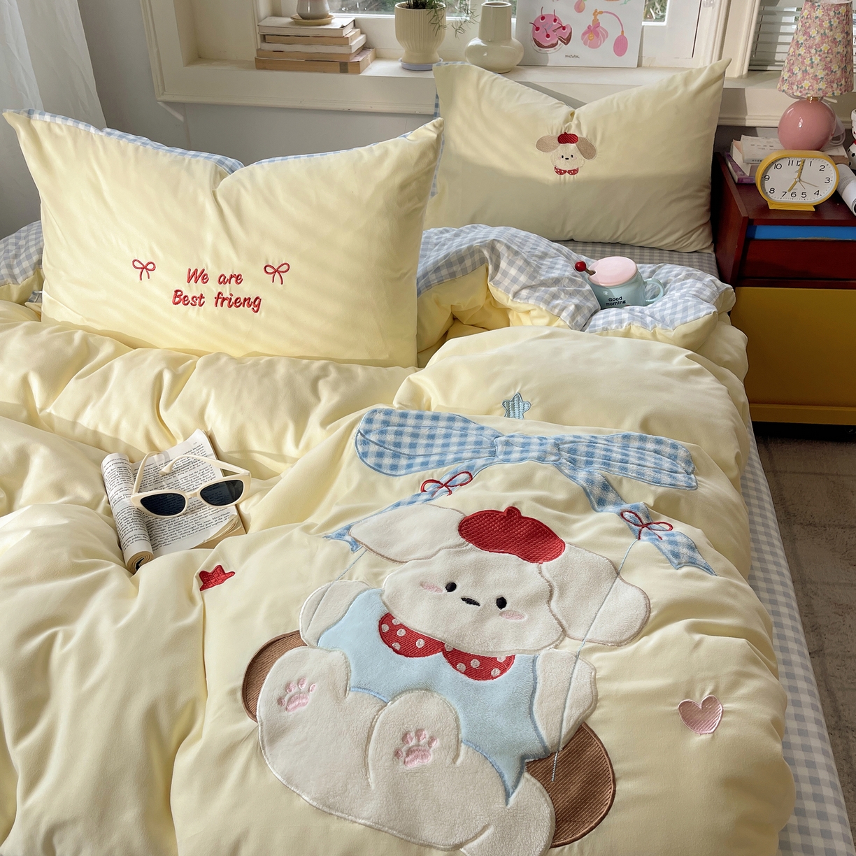 91家纺网 家纺一手货源 找家纺 贝扬思家纺 2026春夏新款云朵贴布绣绣花四件套 秋千小白