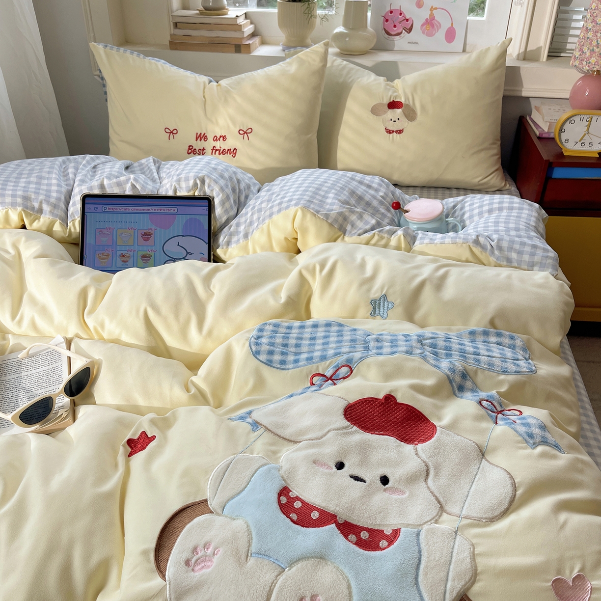 91家纺网 家纺一手货源 找家纺 贝扬思家纺 2026春夏新款云朵贴布绣绣花四件套 秋千小白