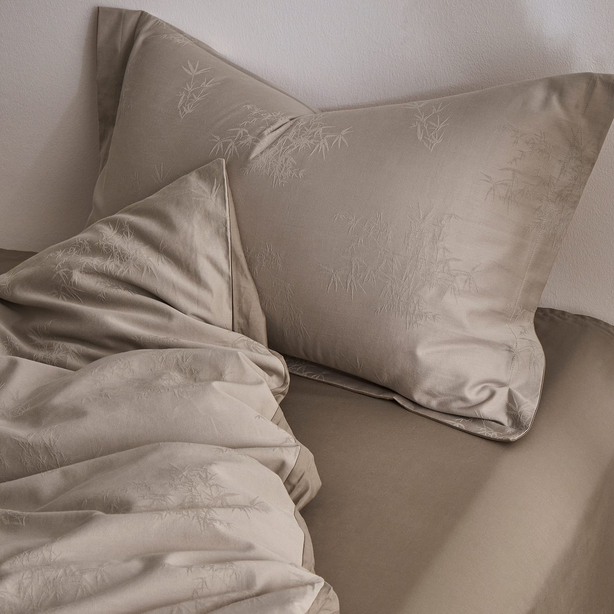 91家纺网 家纺一手货源 找家纺 顾家家居 2026新款AB面全棉厚织提花四件套 竹沁-古茶