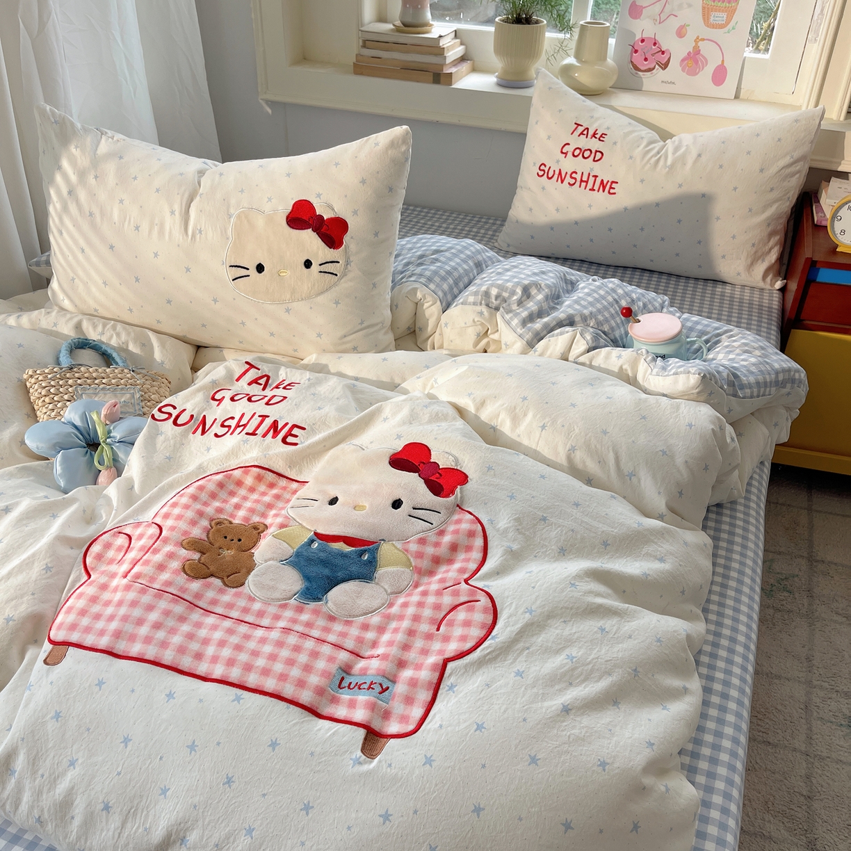 91家纺网 家纺一手货源 找家纺 贝扬思家纺 2026春夏新款云朵贴布绣绣花四件套 沙发粉猫