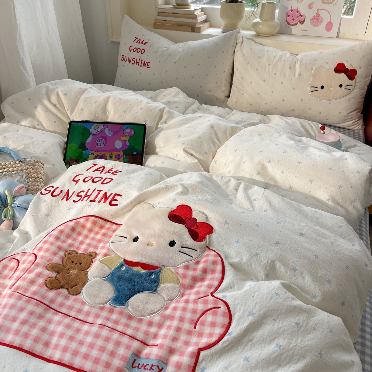 91家纺网 家纺一手货源 找家纺 贝扬思家纺 2026春夏新款云朵贴布绣绣花四件套 沙发粉猫