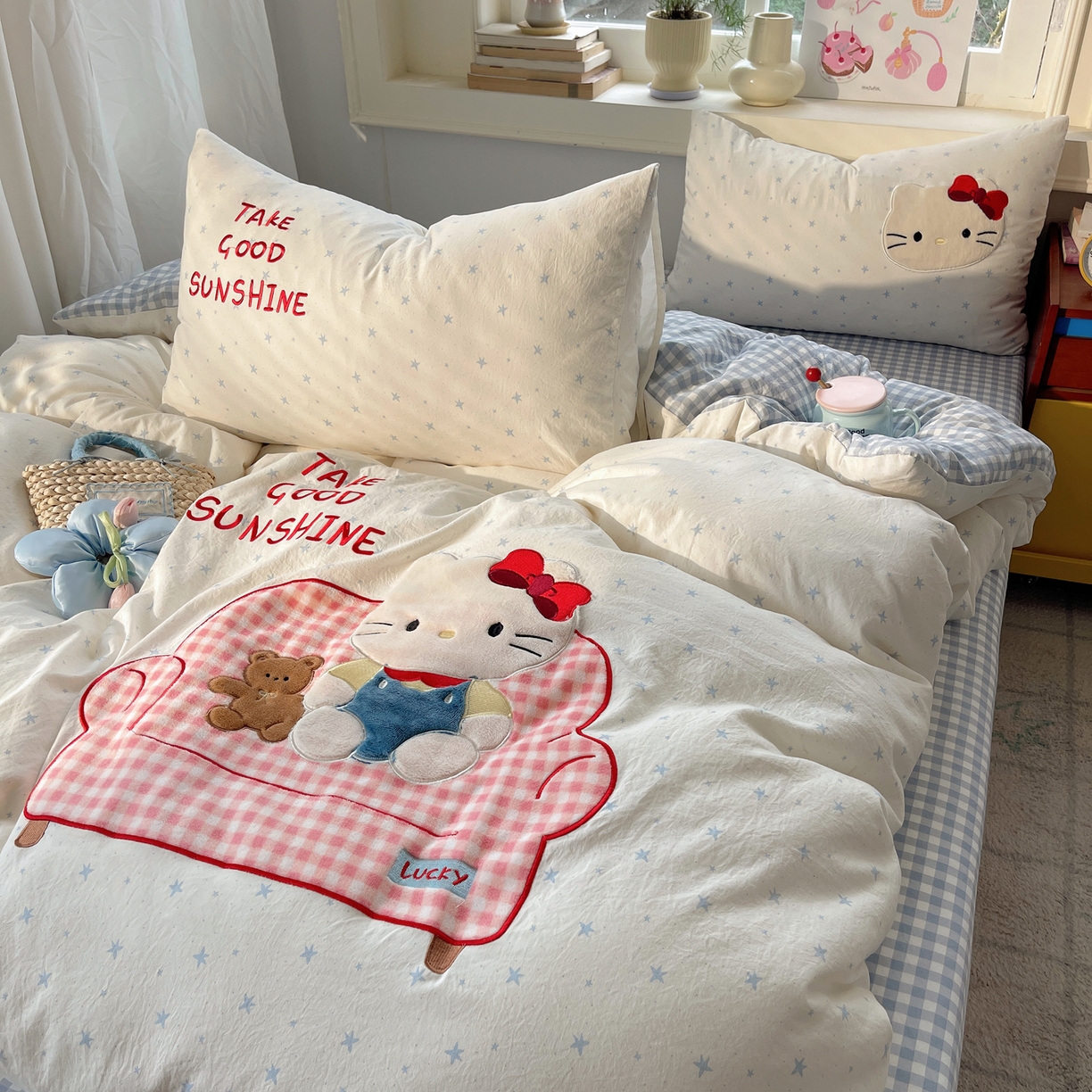 91家纺网 家纺一手货源 找家纺 贝扬思家纺 2026春夏新款云朵贴布绣绣花四件套 沙发粉猫