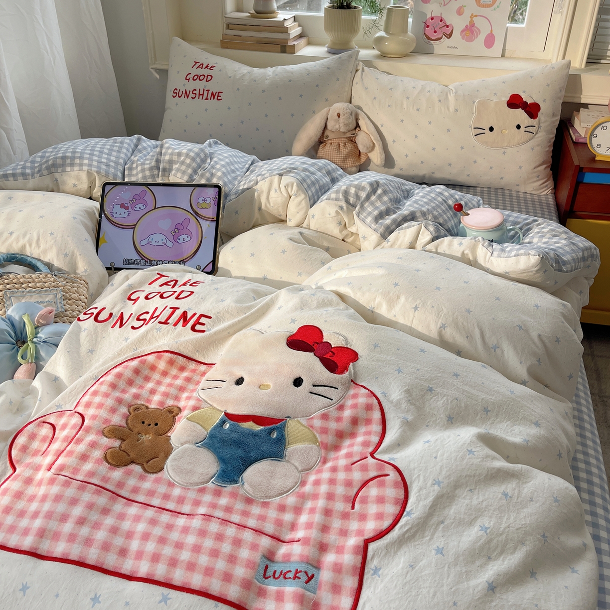 91家纺网 家纺一手货源 找家纺 贝扬思家纺 2026春夏新款云朵贴布绣绣花四件套 沙发粉猫