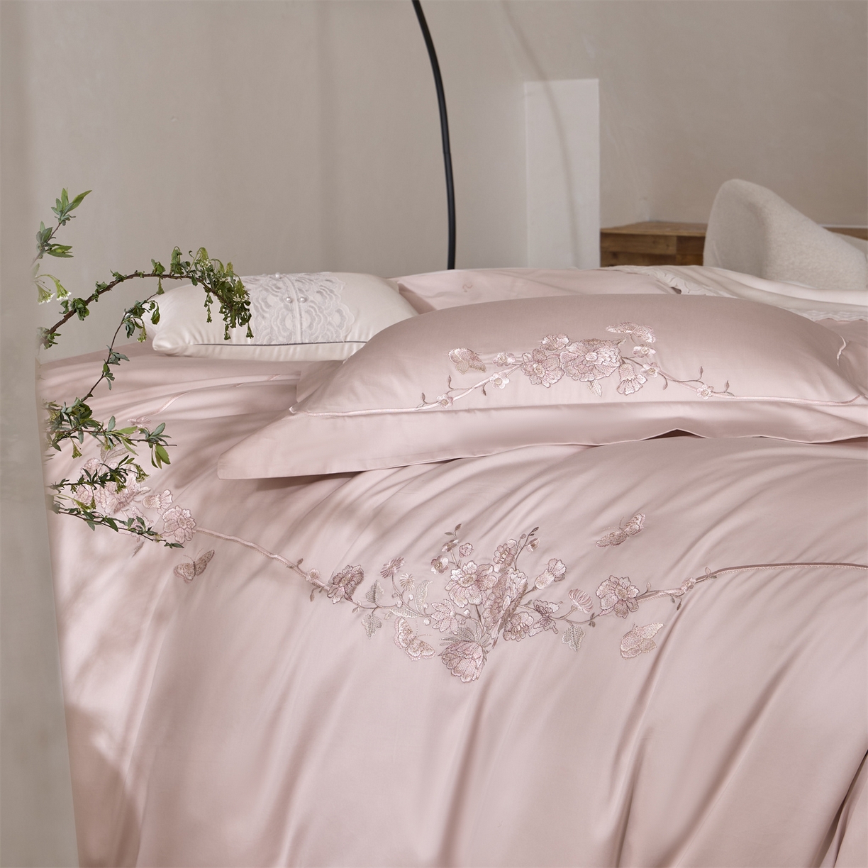 91家纺网 家纺一手货源 找家纺 玖玖爱家纺 2026新款160支奢织黄金长绒棉四件套-安娜花园 安娜花园-木槿粉